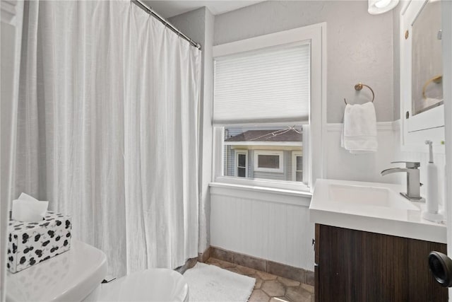 2021 Bever Ave SE, Cedar Rapids, IA 52403 - full bathroom featuring toilet and vanity