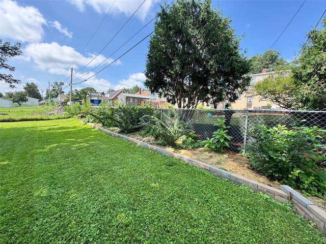 336 20th St NW, Cedar Rapids, IA 52405 - view of yard