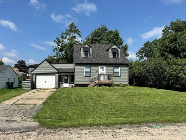 336 20th St NW, Cedar Rapids, IA 52405 - cape cod-style house with driveway, an attached garage, a front yard, and roof with shingles