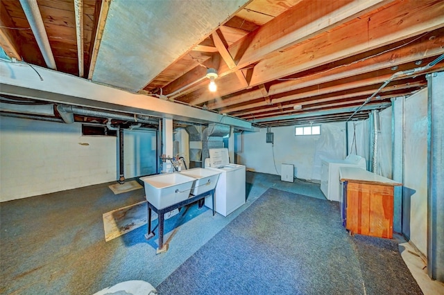 336 20th St NW, Cedar Rapids, IA 52405 - below grade area featuring washer and clothes dryer