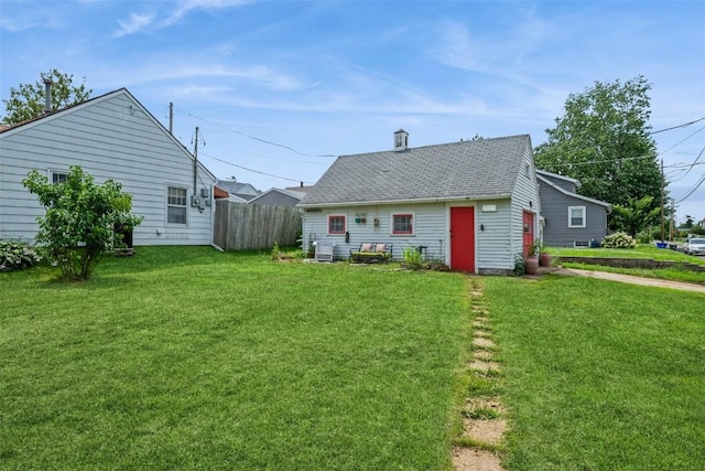 2000 Hamilton St SW, Cedar Rapids, IA 52404 - view of front facade featuring roof with shingles