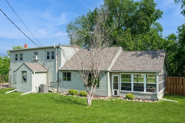 1935 1st Ave SW, Cedar Rapids, IA 52405 - back of house with roof with shingles