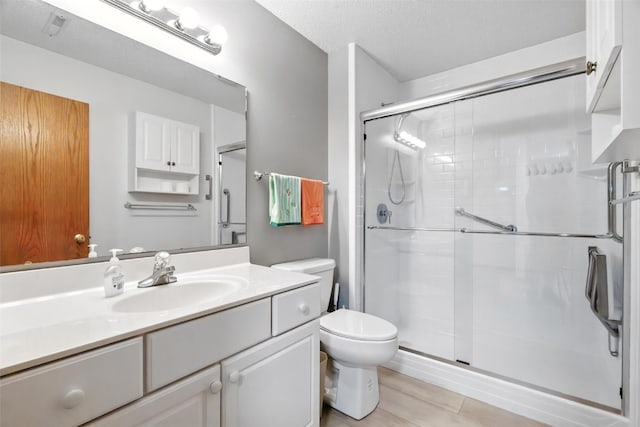 3060 Wilson Ave SW Unit 7, Cedar Rapids, IA 52404 - full bath featuring a shower stall and vanity