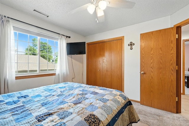 3060 Wilson Ave SW Unit 7, Cedar Rapids, IA 52404 - bedroom with a textured ceiling, a closet, carpet floors, and ceiling fan