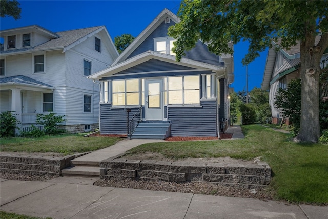 1818 Park Ave SE, Cedar Rapids, IA 52403 - view of front of home featuring a front lawn and entry steps