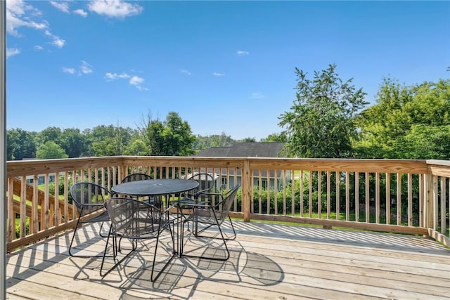 4185 Richland Dr, Cedar Rapids, IA 52405 - deck with outdoor dining space