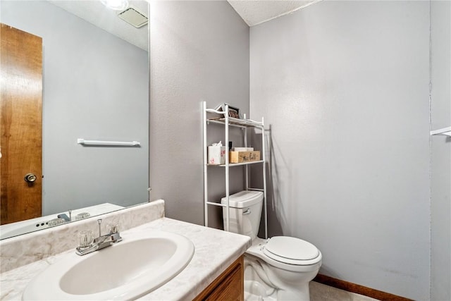4185 Richland Dr, Cedar Rapids, IA 52405 - half bath featuring toilet and vanity