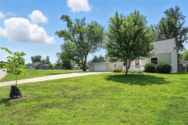 1039 27th St NE, Cedar Rapids, IA 52214 - view of front of home featuring driveway and a front yard
