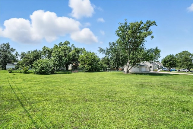 1039 27th St NE, Cedar Rapids, IA 52214 - view of green lawn