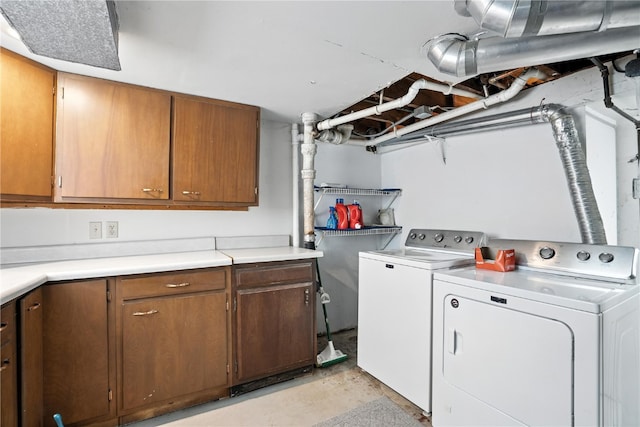 1039 27th St NE, Cedar Rapids, IA 52214 - washroom featuring cabinet space and independent washer and dryer