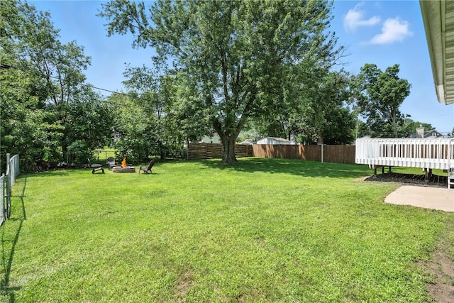 1039 27th St NE, Cedar Rapids, IA 52214 - fenced backyard featuring a fire pit