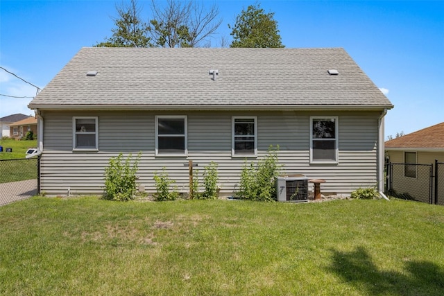 2226 Chandler SW, Cedar Rapids, IA 52404 - back of property featuring a shingled roof