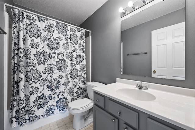 1167 74th St NE, Cedar Rapids, IA 52402 - full bath featuring vanity, a textured ceiling, and a shower with shower curtain
