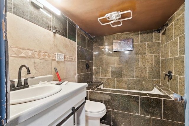 1638 47th St NE, Cedar Rapids, IA 52402 - full bath featuring tile walls and vanity