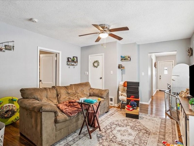 1041 19th St SE, Cedar Rapids, IA 52403 - photo 4