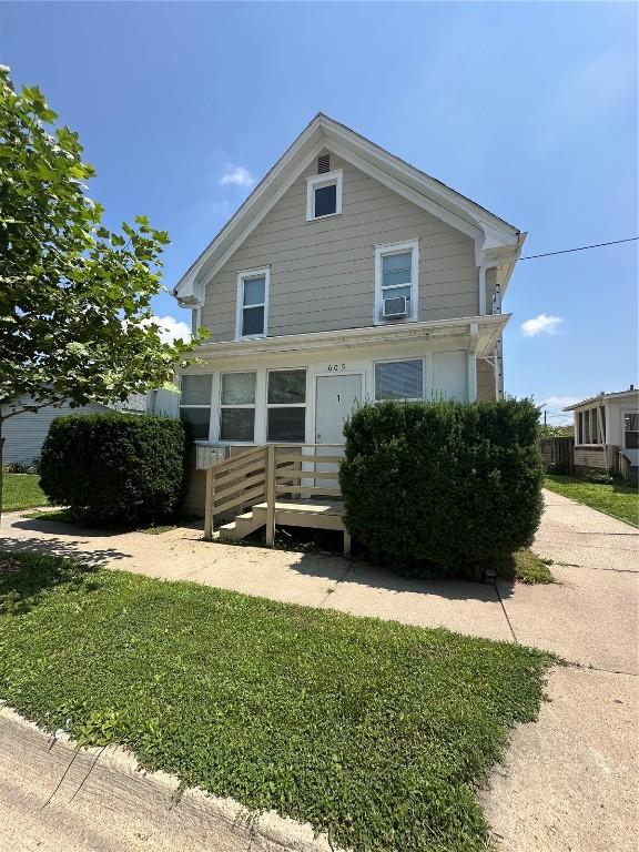 605 4th St SW, Cedar Rapids, IA 52404 - photo 1