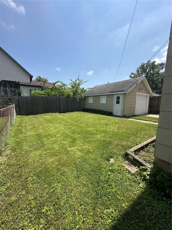 605 4th St SW, Cedar Rapids, IA 52404 - photo 2