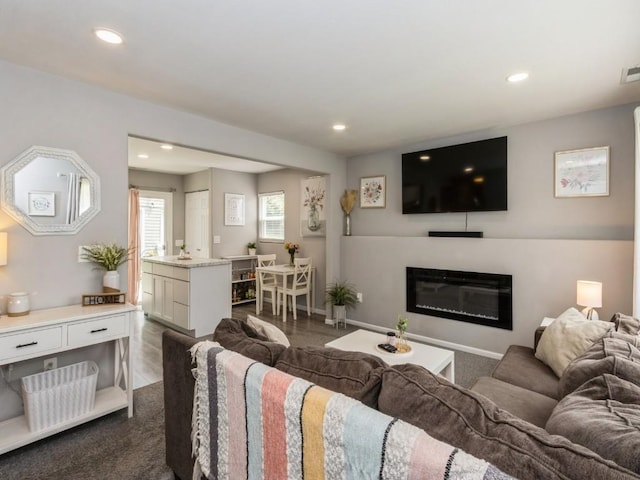 2525 Linwood St SW, Cedar Rapids, IA 52404 - photo 2