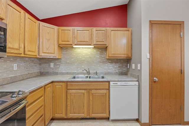 3734 Stoneview Cir SW, Cedar Rapids, IA 52404 - photo 9