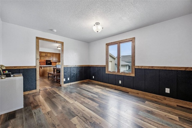 17 3rd Ave, Newhall, IA 52315 - photo 6