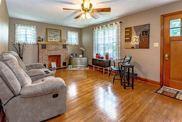 517 E Linn St, Coggon, IA 52218 - photo 2