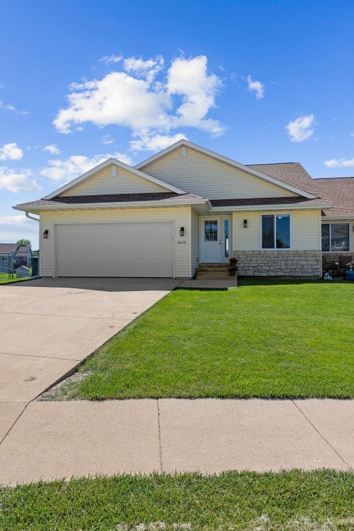 8410 Woodstone Ct SW, Cedar Rapids, IA 52404 - photo 4