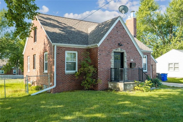1051 35th St NE, Cedar Rapids, IA 52402 - photo 2