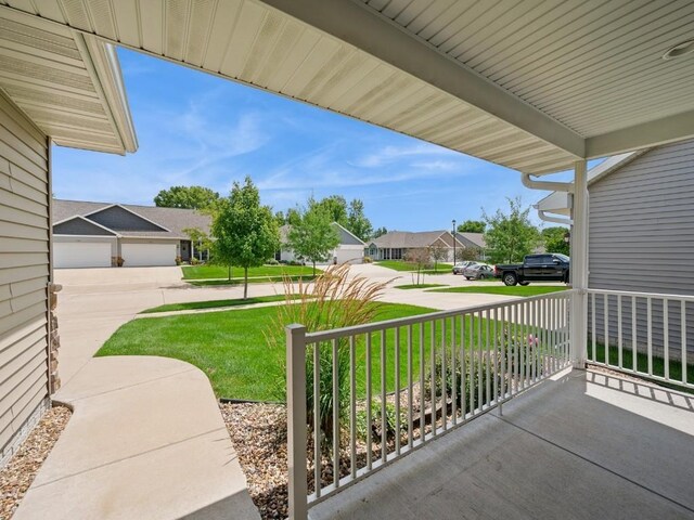 7599 Summerset Ave NE, Cedar Rapids, IA 52402 - photo 3