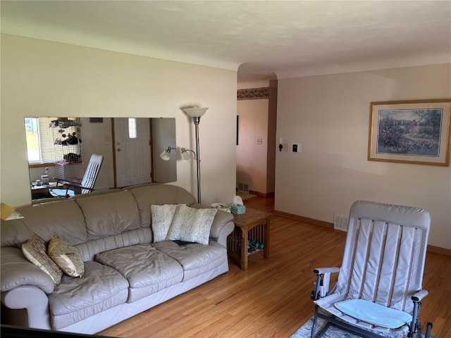 2100 Carolina Dr NE, Cedar Rapids, IA 52402 - photo 2