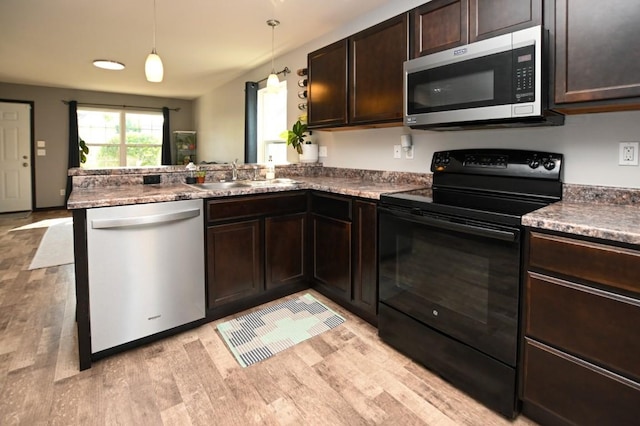 2065 Rosewood Dr NW, Cedar Rapids, IA 52405 - photo 23