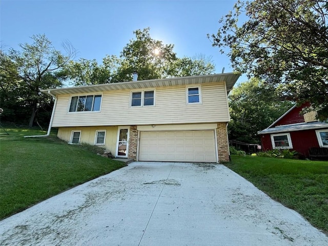 3104 Woodland Dr SW, Cedar Rapids, IA 52404 - photo 1