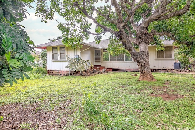 view of front of property with a front yard