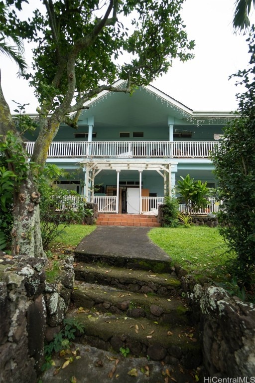 view of front facade featuring a patio