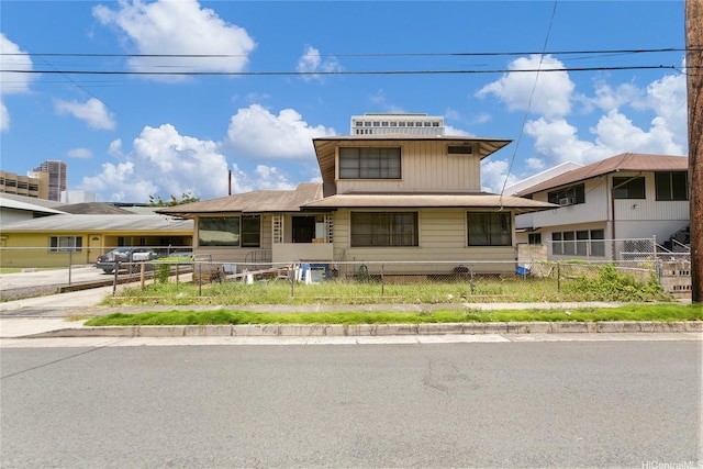 view of front of home with a fenced front yard
