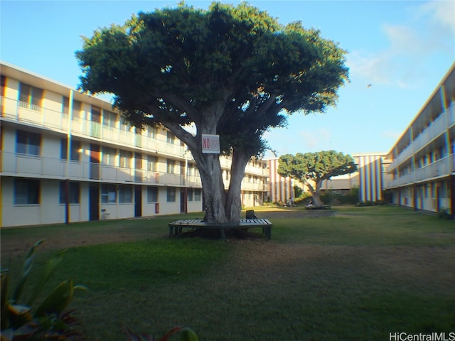 view of property's community featuring a yard