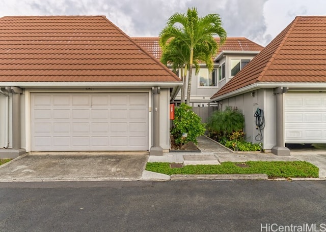 view of front facade featuring a garage