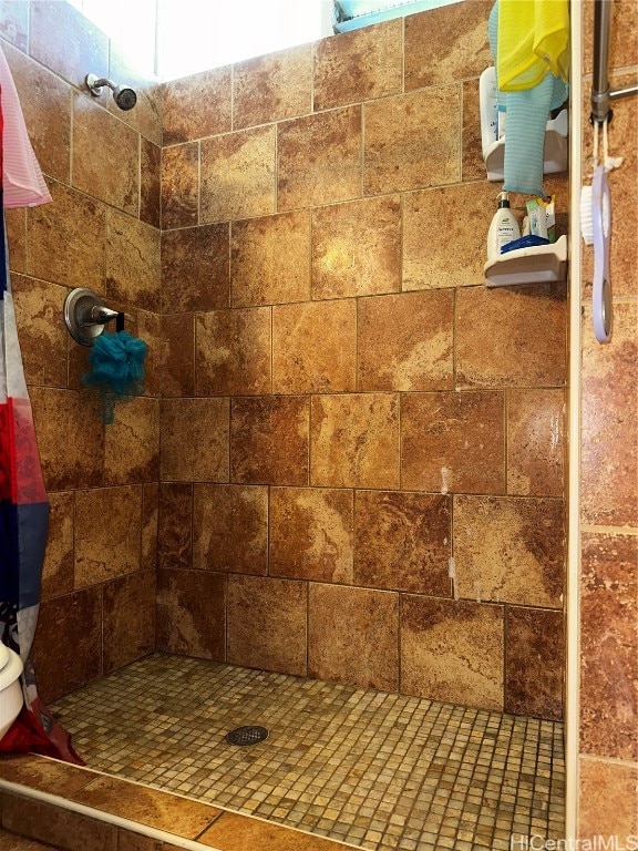 bathroom featuring a tile shower