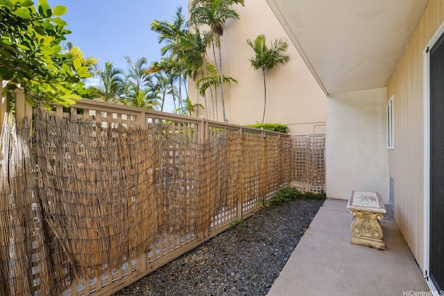 555 University Ave Unit 100, Honolulu, HI 96826 - view of yard featuring fence