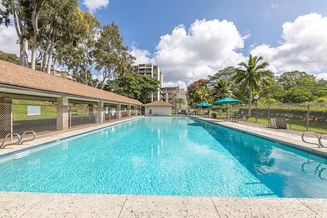 view of swimming pool