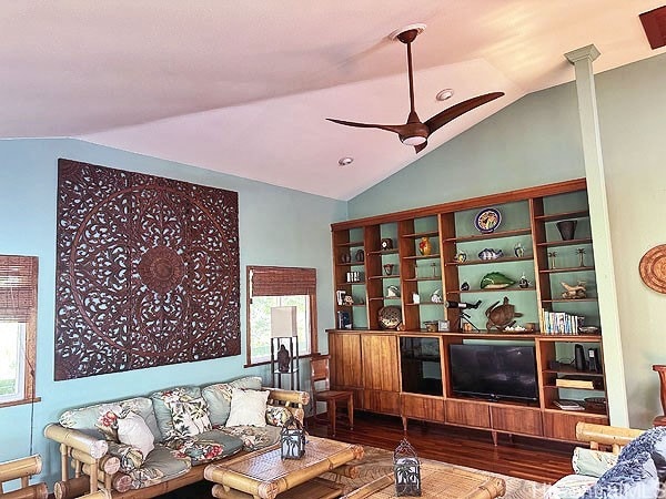 living room with hardwood / wood-style floors, vaulted ceiling, and ceiling fan