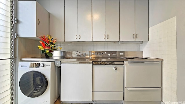 laundry room with washer / dryer