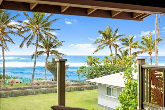 view of yard featuring a water view