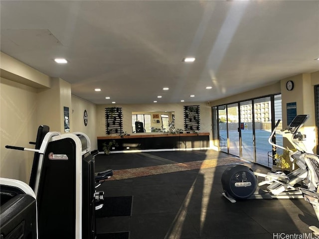 exercise room featuring recessed lighting