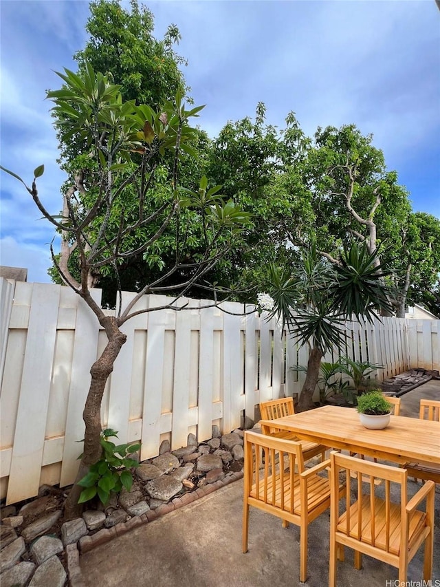 91-1021 Kuina St Unit 119, Ewa Beach, HI 96706 - view of patio with a fenced backyard and outdoor dining area