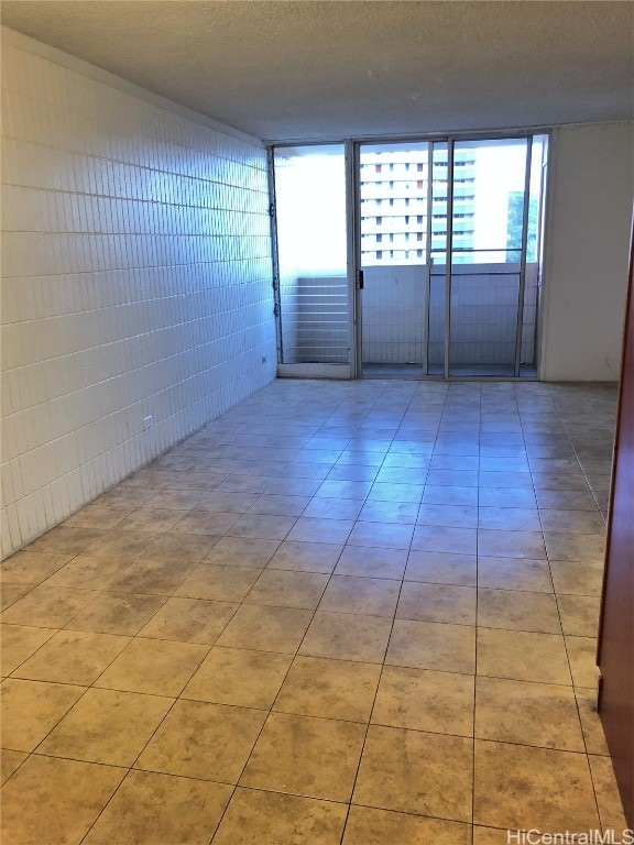 empty room featuring a textured ceiling