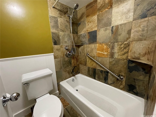 2215 Aloha Dr Unit 701, Honolulu, HI 96815 - full bath featuring toilet, a wainscoted wall, and shower / washtub combination