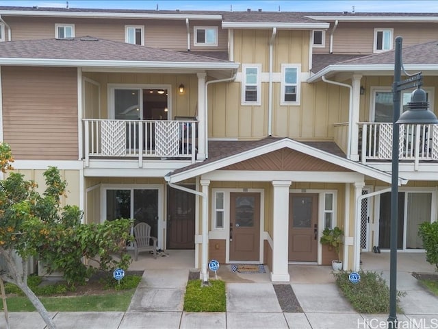 view of front facade with a porch and a balcony