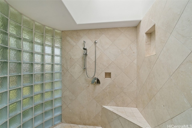 bathroom featuring a tile shower