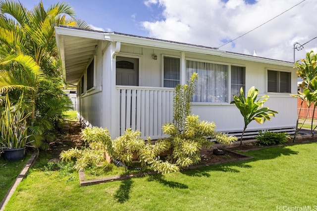 view of front of property with a front yard