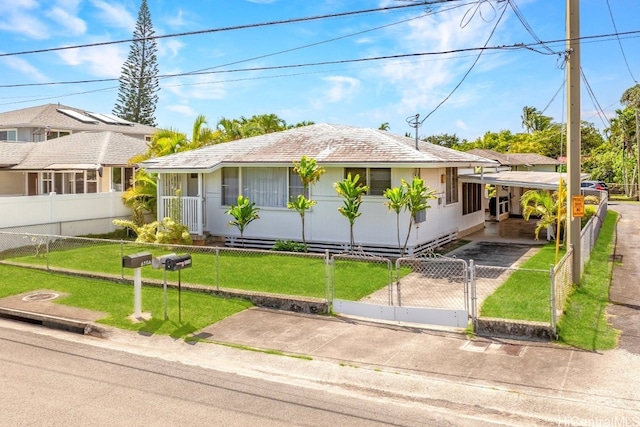 view of front of property featuring a front yard and a carport